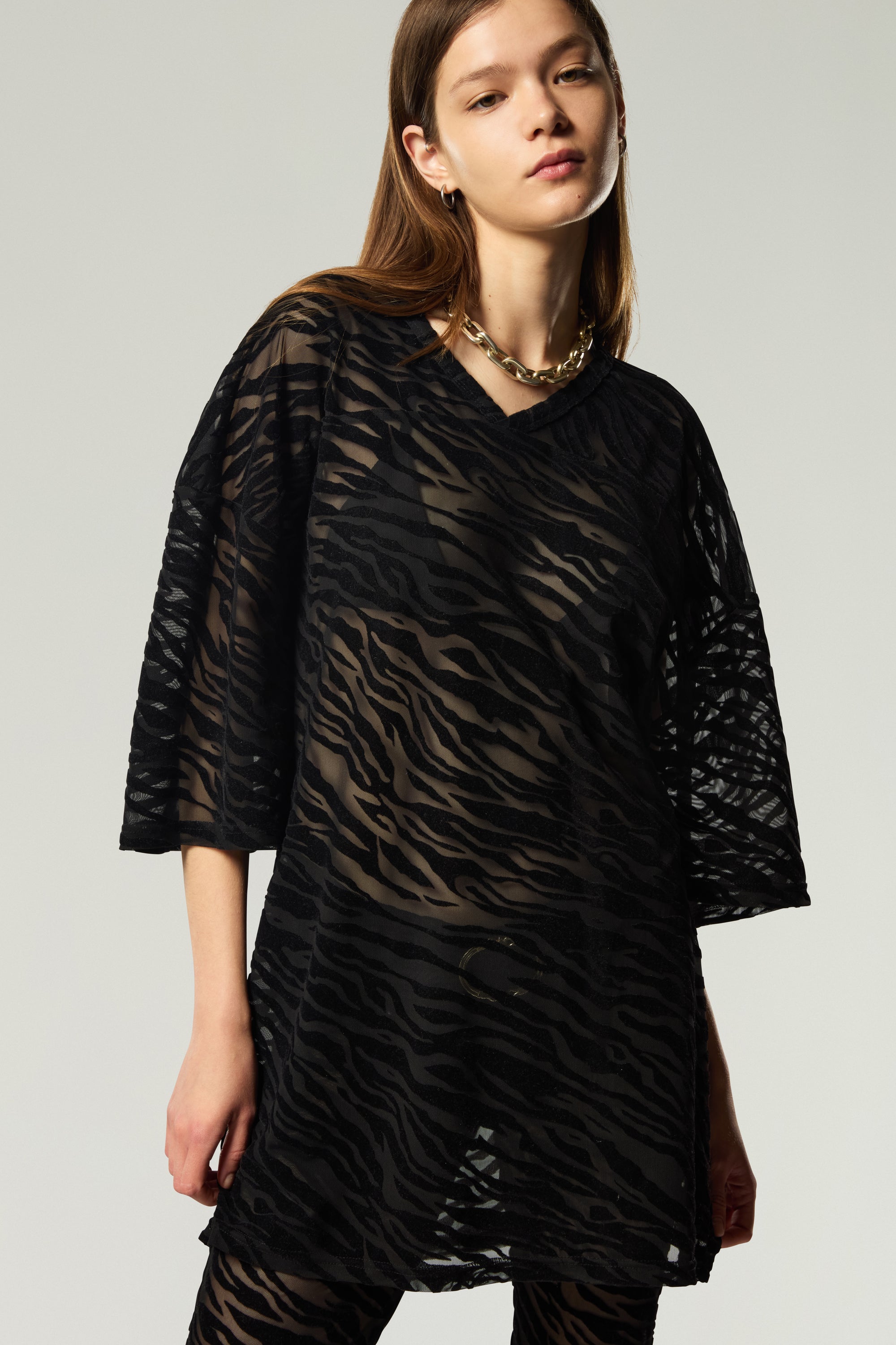 OVERSIZED JERSEY IN BLACK ZEBRA MESH